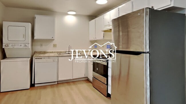 Building Photo - 2076 E 56th St Unit E3 Rental