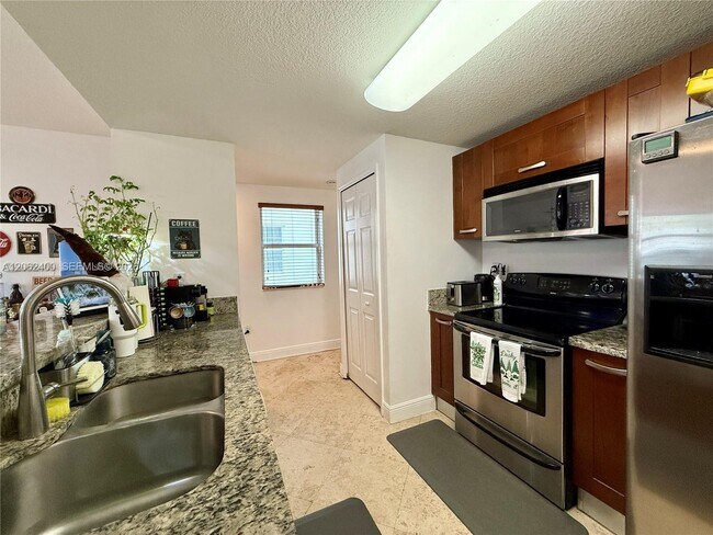 Photo - 1033 SW 9th Ct