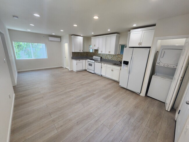 Photo - 5131 Topanga Canyon Blvd Apartments Unit B