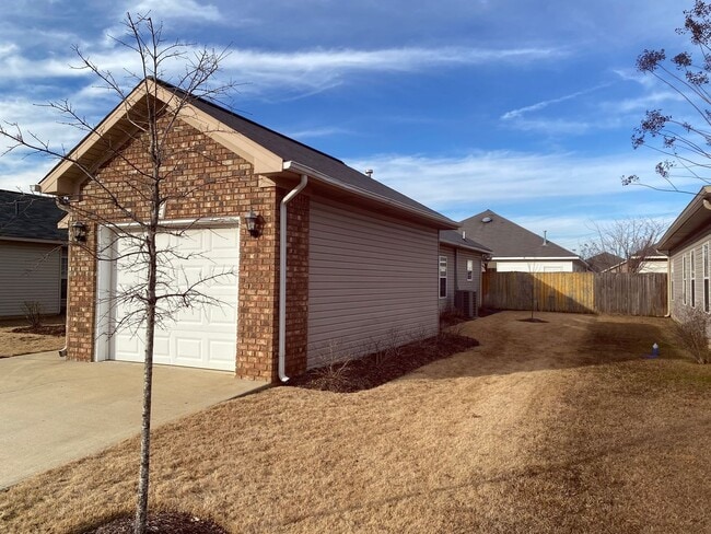 Photo - Cozy 3 Bed 2 Bath Available January 2026!