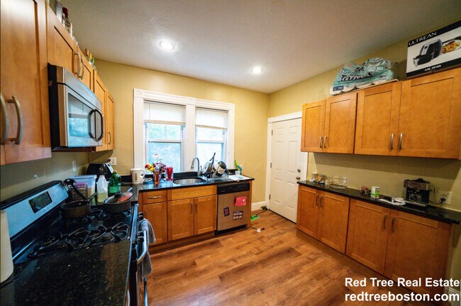 Photo - 135 St Alphonsus St Unit 2