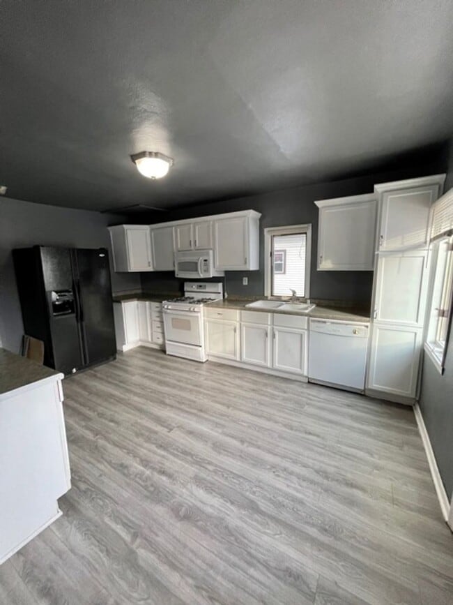 Photo - 317 Grandview Ave