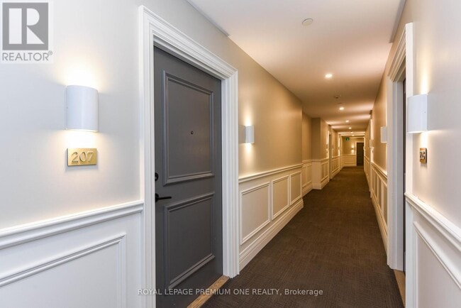 Photo - 571 Prince Edward Dr N Unité 207