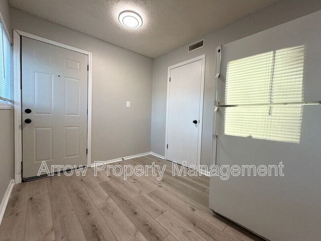 Photo - 2205 Holdrege St Unidad 2