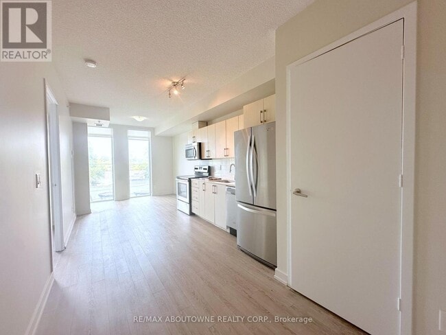 Photo - 763 Woodbine Ave