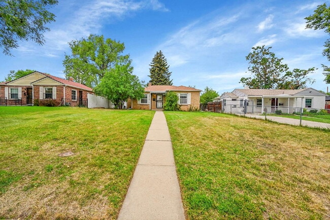 Building Photo - $2,695 - 3 Bed, 1 Bath Updated Home in Den...