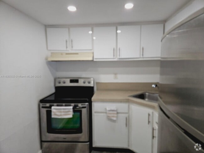 Building Photo - 4550 NW 9th St Unit 709E Rental