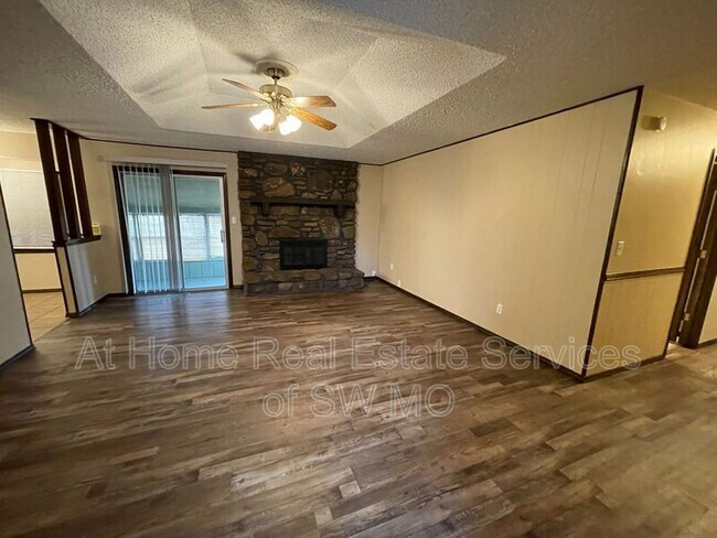 Photo - 1359 S John Ave