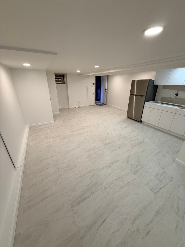 Building Photo - 2068 33rd St Unit Lower Level