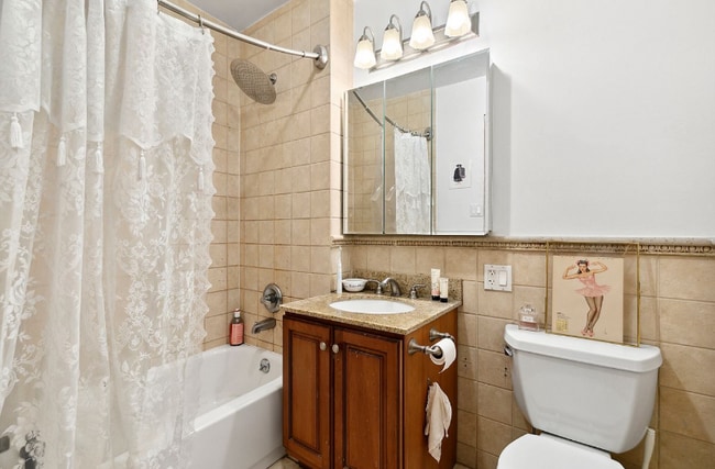 Photo - 65 W 70th St Unidad 4N