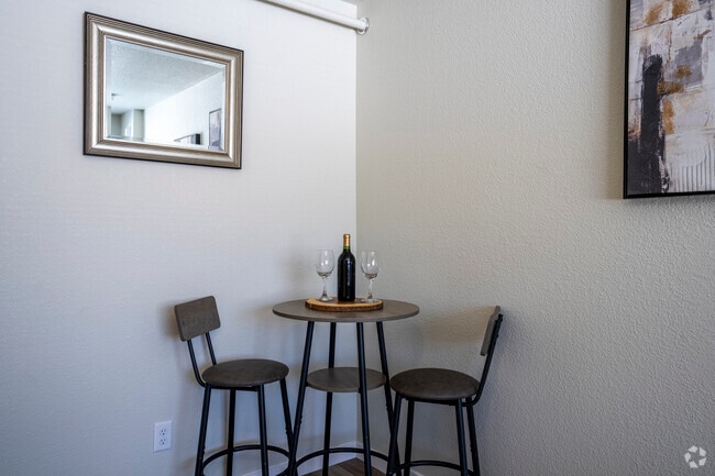Studio, 1BA - 275SF