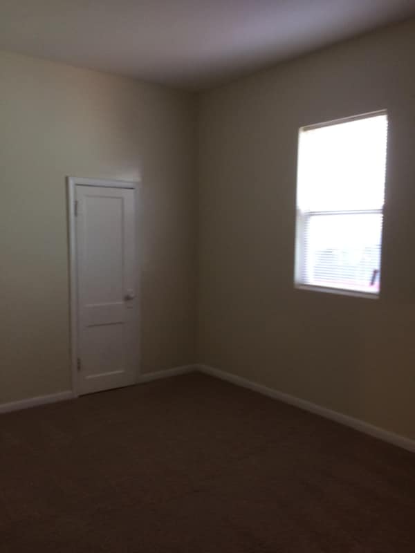 Photo - 215 NE Paramore St
