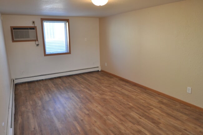 1320-2 - Skaff Apartments Moorhead