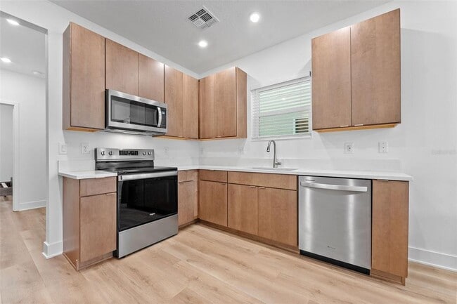 Photo - 1922 W Fig St