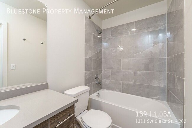 Photo - 1311 SW Gibbs St Unit 202