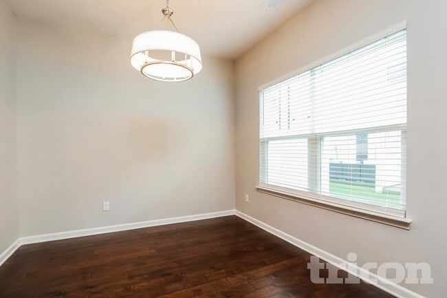 Photo - 403 Riverwood Ct