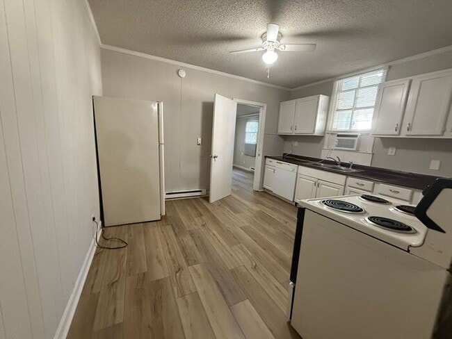 Photo - Renovated 4 Bedroom Duplex Unit in South N...