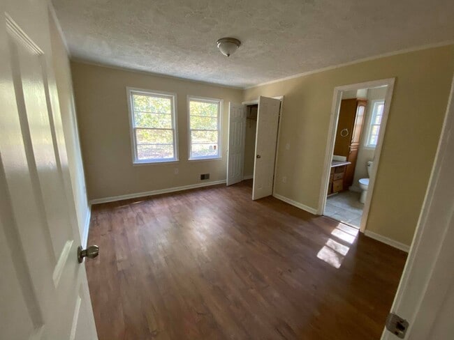 Photo - 180 W Grantville Rd