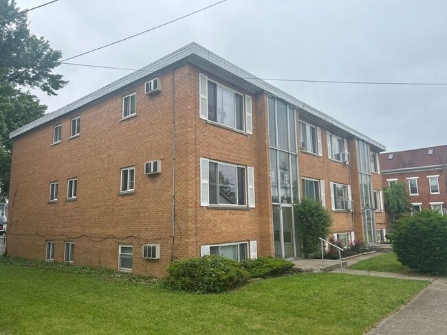 Building Photo - 325 Pike St Unit 325 Pike St #8