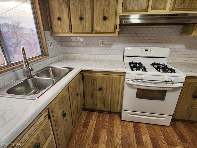 Photo - 1111 Hardy Ln