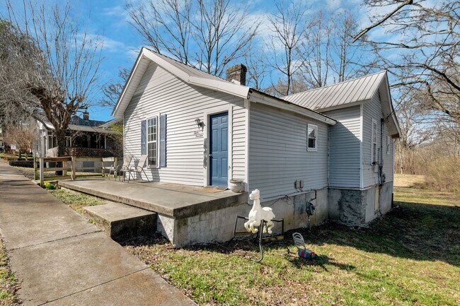 Photo - 1214 School St