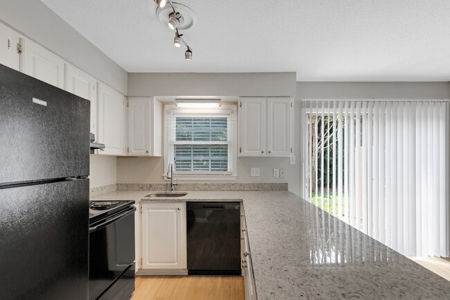 Newly Renovated Kitchen with Granite - Williamsburg Manor