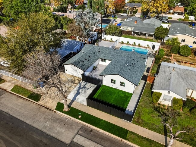 Building Photo - Newly Rebuilt Luxury 3 Bed Home with Pool, Designer Kitchen, Huge Courtyard, Near Topanga Mall