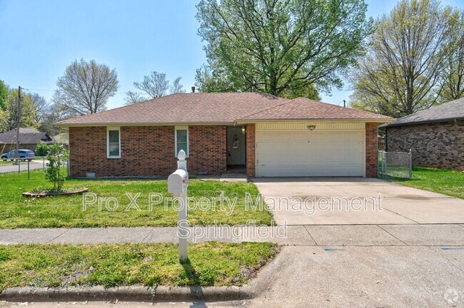 Building Photo - 1022 W McGee St Rental