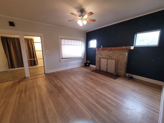 Photo - ALL UTILITIES INCLUDED - Country Home in t...