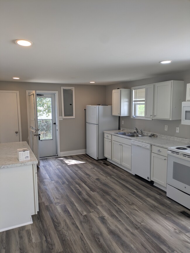 Photo - 806 N Woodland Dr