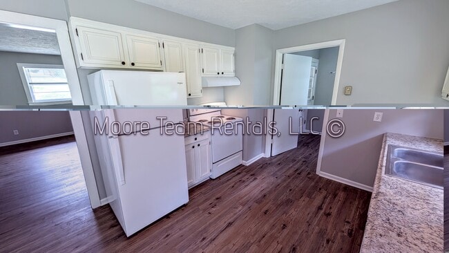 Photo - 182 Ewart Dr Unit 182 Ewart Dr