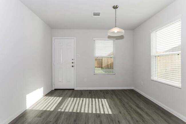 Photo - 214 Mouflon Dr