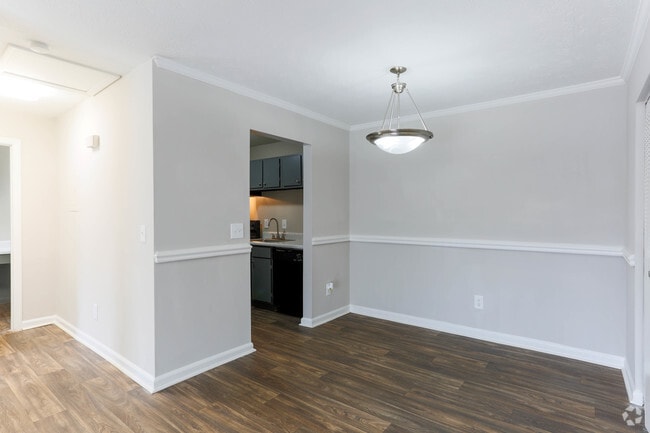 1BR, 1BA - 850 SF