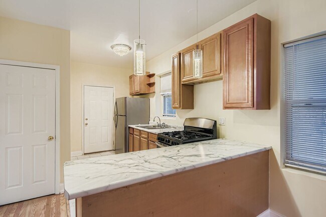 Photo - 6327 N Francisco Ave Unit 2