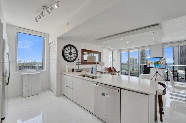 Building Photo - 2600 E Hallandale Beach Blvd Unit T1902