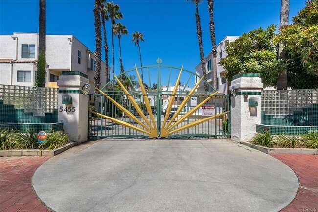 Building Photo - 5455 Sylmar Ave