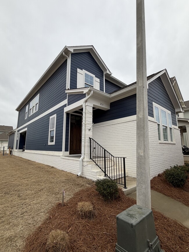 Building Photo - 215 Honeysuckle Wy