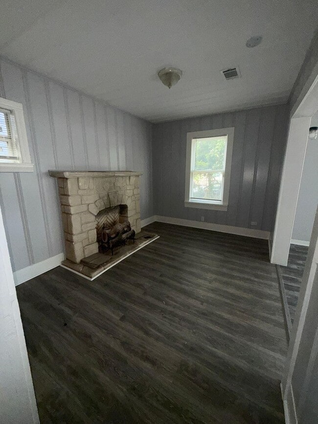 Photo - 3012 Live Oak St