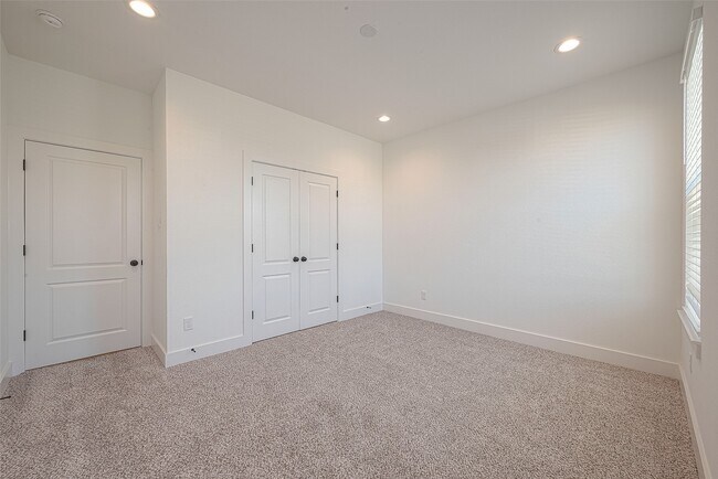 Photo - 13419 Scott St