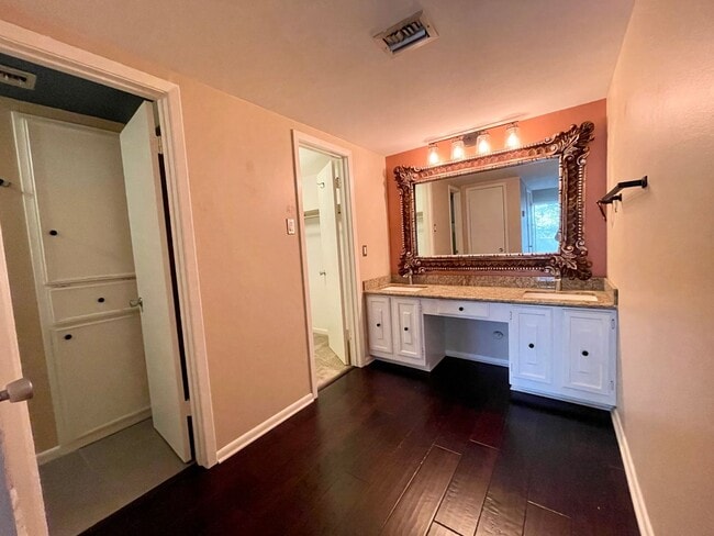 Photo - 3103 Eisenhauer Rd