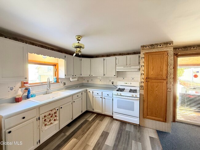 Photo - 304 S Main St