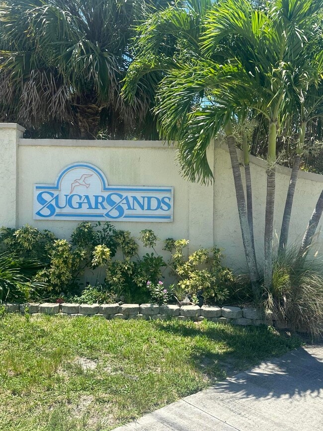 Building Photo - 7648 SE Sugar Sand Cir Rental