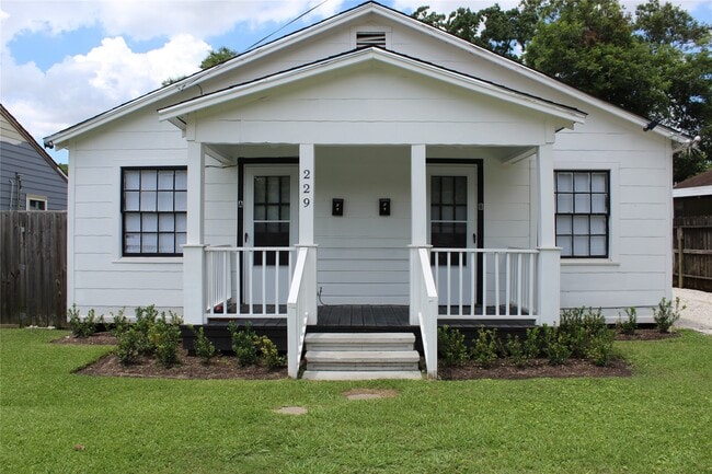 Building Photo - 229 Neyland St