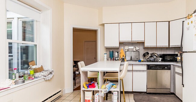 Building Photo - 51 Anderson St Unit 4 Rental