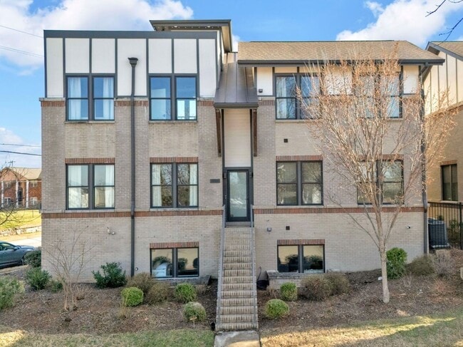 Building Photo - 4 Bedroom Home in Walkable East Nashville ...
