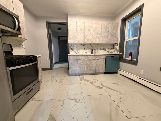 68 Clifton Pl 1L - 72 Clifton Pl Unidad 1L