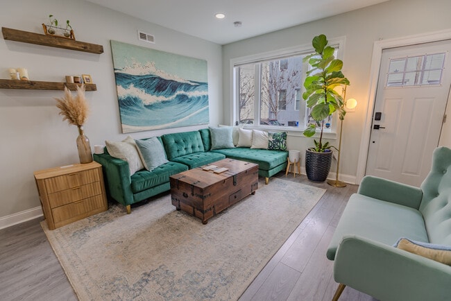 Photo - 1828 Hoffman St