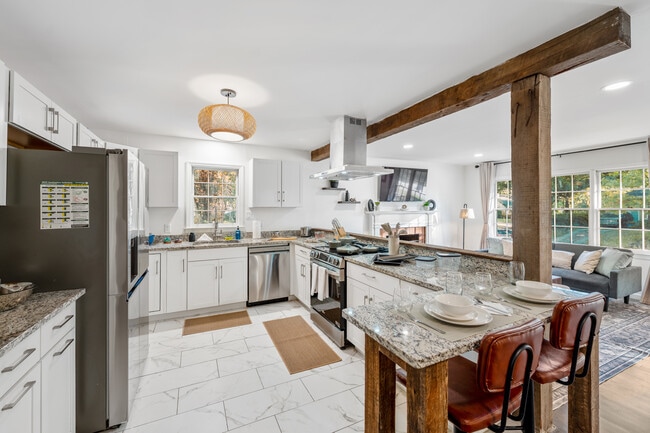 Photo - 1464 E 41st St