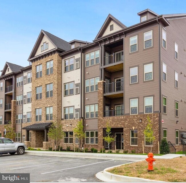 Building Photo - 10010 Ruffian Wy Unit R