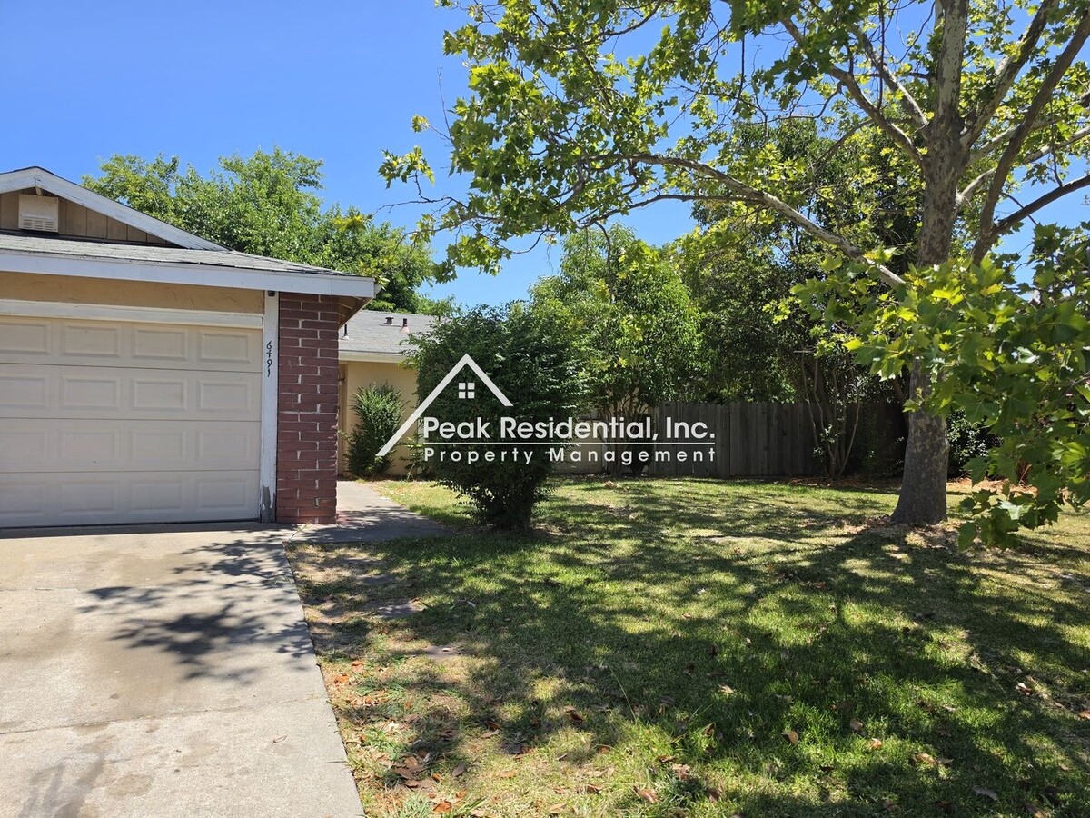 Photo - Cute 2bd/1ba Sacramento Duplex With 1-Car Garage